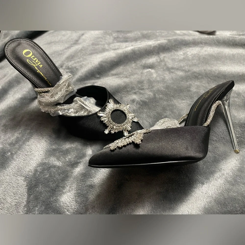 Beautiful shoes just but fit more of a size 8 than 8 1/2. Never wore the shoes. - Picture 5 of 5